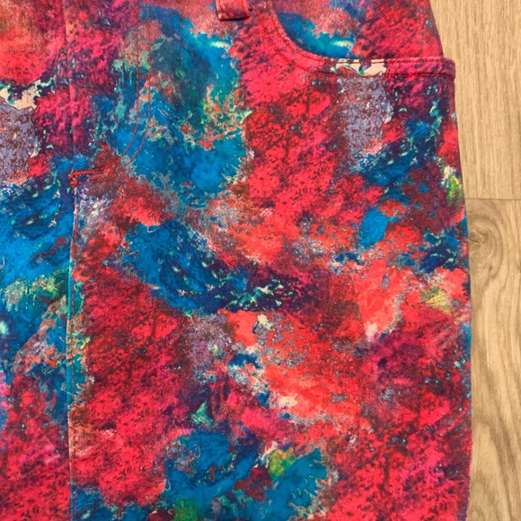 NWOT Alice + Olivia printed mini skirt - Picture 5 of 7